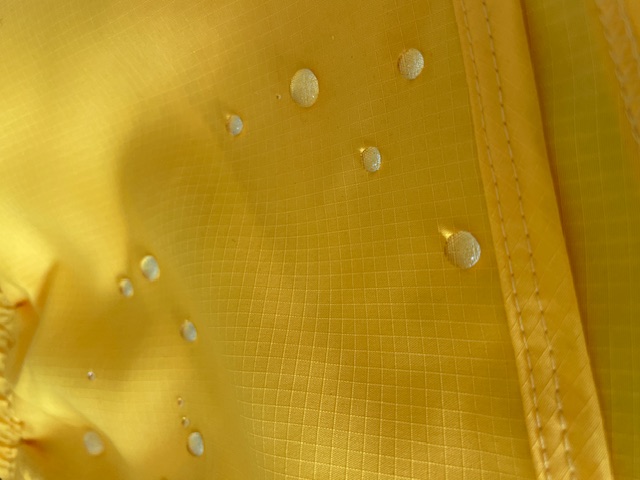 Roberto Lucca Herren Badehose — Wassertropfen auf Hi-Tech Material, beständig gegen Meer und Pool